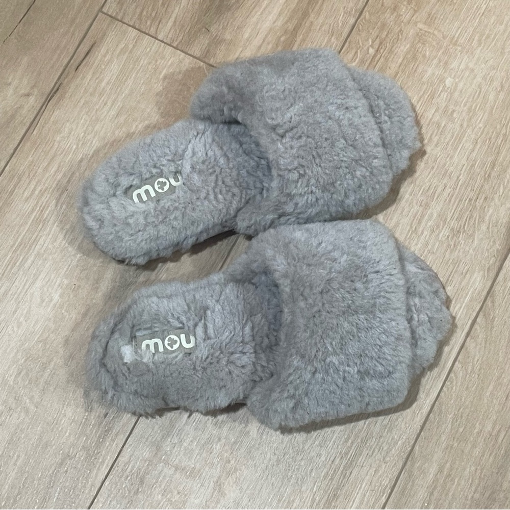 Mou Women's Sheepskin Slide Slipper Gray
Size US 7/8 ( S/M)